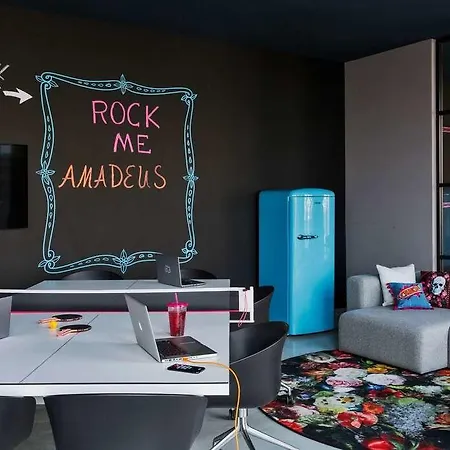 Moxy Vienna Airport Hotel Schwechat