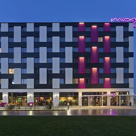 Hotel Moxy Vienna Airport