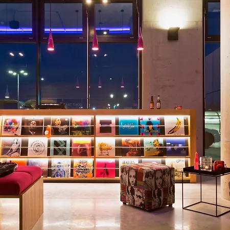 Moxy Vienna Airport Hotel 3*