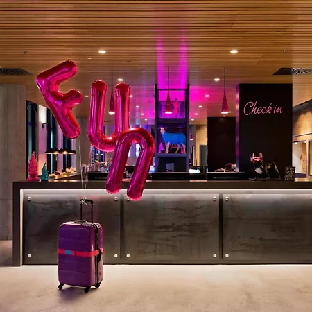 Hotel Moxy Vienna Airport 3*