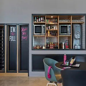 Hotel Moxy Vienna Airport