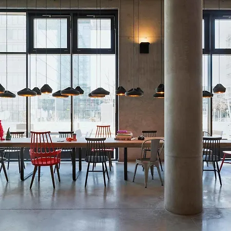 Moxy Vienna Airport Hotel 3*