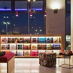 Moxy Vienna Airport 3*