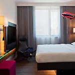 Hotel Moxy Vienna Airport