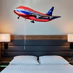 Moxy Vienna Airport 3*