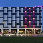 Hotel Moxy Vienna Airport 3*
