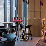 Hotel Moxy Vienna Airport 3*