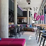 Moxy Vienna Airport 3*
