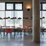 Moxy Vienna Airport Hotel 3*