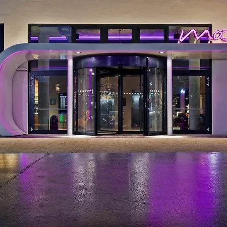 Moxy Vienna Airport מלון 3*