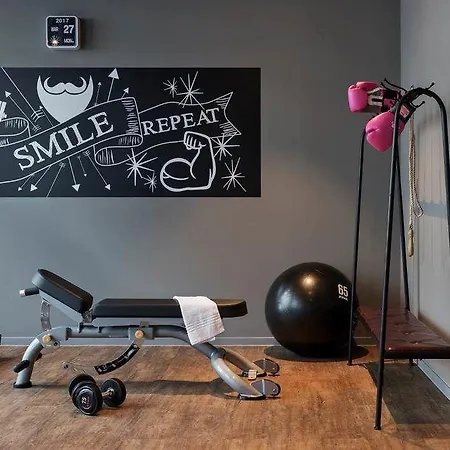 Moxy Vienna Airport Отель 3*