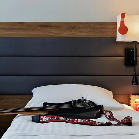 Moxy Vienna Airport 3*