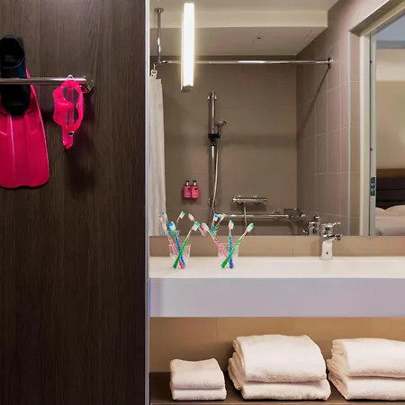 Moxy Vienna Airport Отель