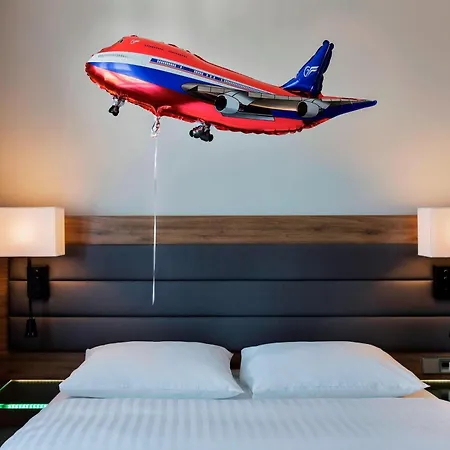 Moxy Vienna Airport 3*