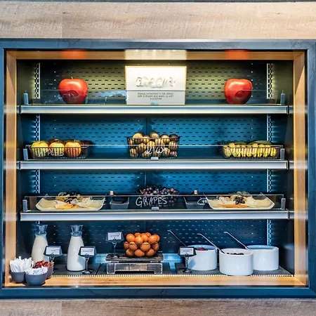 Moxy Vienna Airport 3* שווכאט