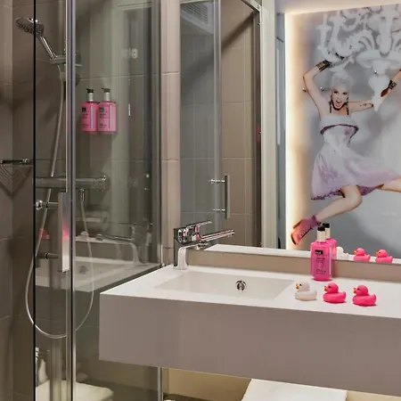 Moxy Vienna Airport Швехат