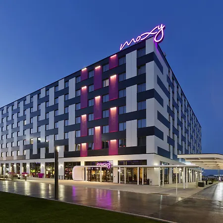 Отель Moxy Vienna Airport 3*