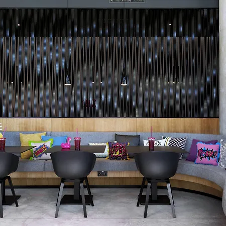 Moxy Vienna Airport Швехат