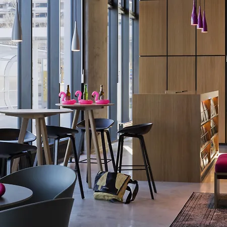 Moxy Vienna Airport Ξενοδοχείο 3*