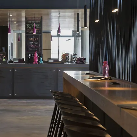 מלון Moxy Vienna Airport שווכאט