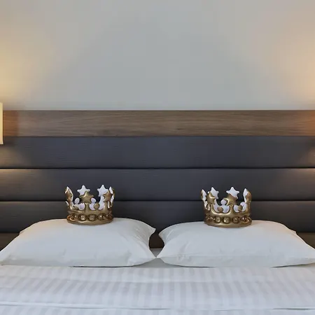 Moxy Vienna Airport Отель Швехат