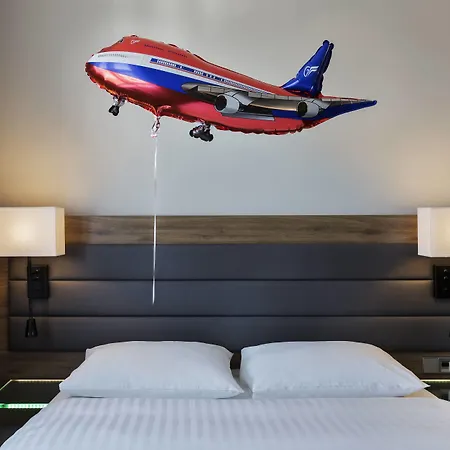 מלון Moxy Vienna Airport 3*