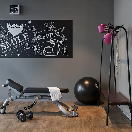 Moxy Vienna Airport Швехат