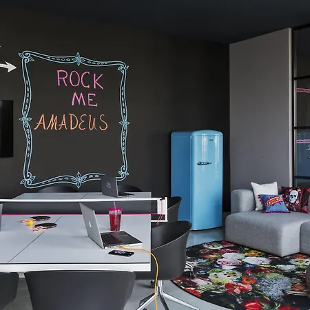 Moxy Vienna Airport Отель 3*