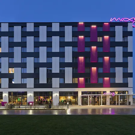 מלון Moxy Vienna Airport 3*