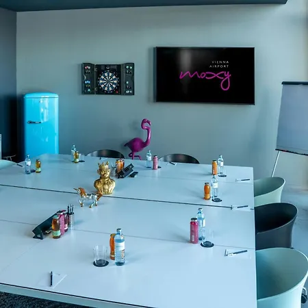 Moxy Vienna Airport Ξενοδοχείο 3*