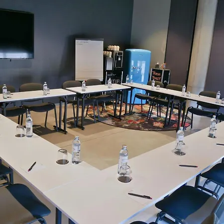 Ξενοδοχείο Moxy Vienna Airport 3*