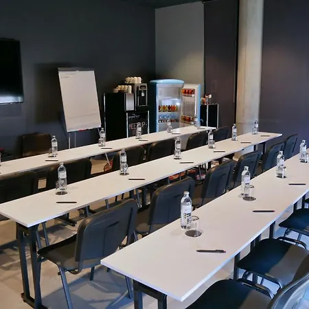 Moxy Vienna Airport Ξενοδοχείο Schwechat