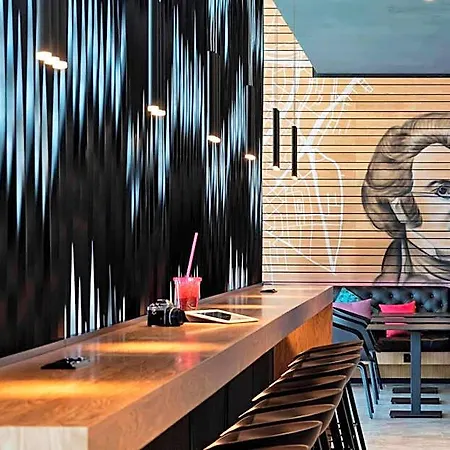 Szálloda Moxy Vienna Airport 3*