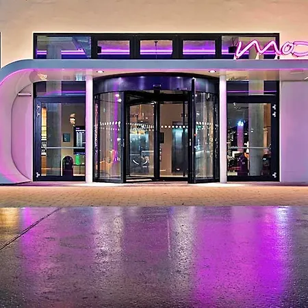 Moxy Vienna Airport Швехат