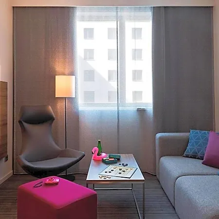 Moxy Vienna Airport 3*