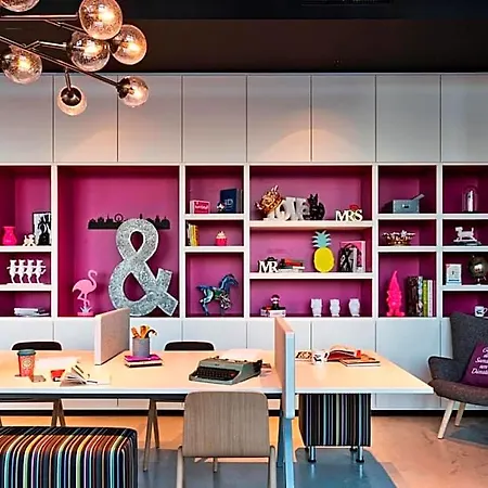 Moxy Vienna Airport Szálloda