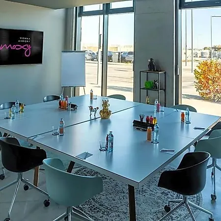 Szálloda Moxy Vienna Airport Schwechat