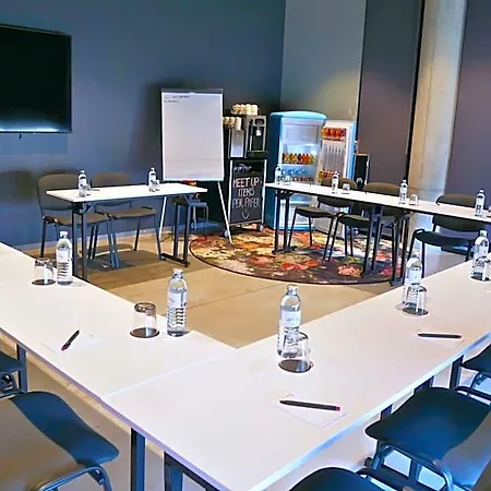 Szálloda Moxy Vienna Airport