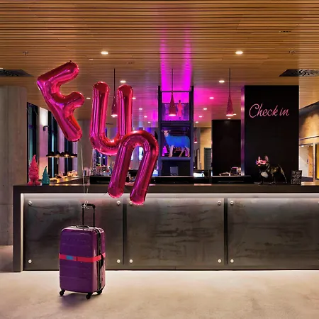 Szálloda Moxy Vienna Airport 3*