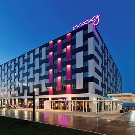 Moxy Vienna Airport Szálloda 3*