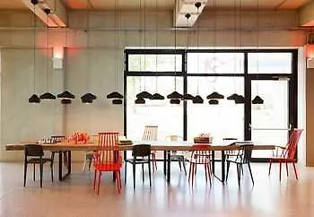 Moxy Vienna Airport 3* Швехат