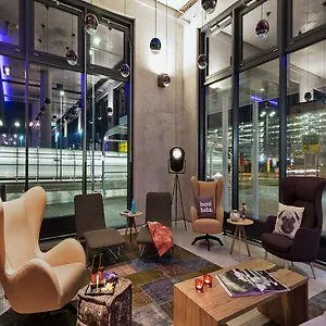 Moxy Vienna Airport מלון