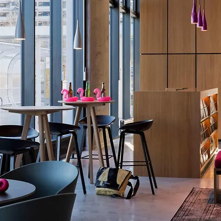 מלון Moxy Vienna Airport 3*