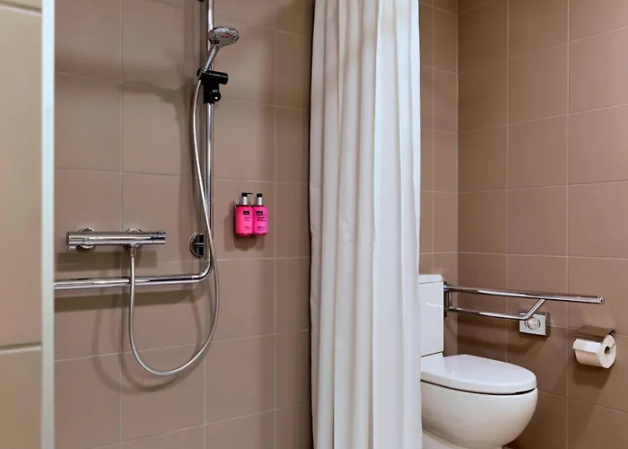 Moxy Vienna Airport Hotel 3*