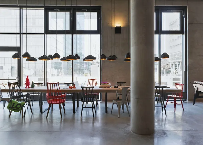 Hotel Moxy Vienna Airport 3*