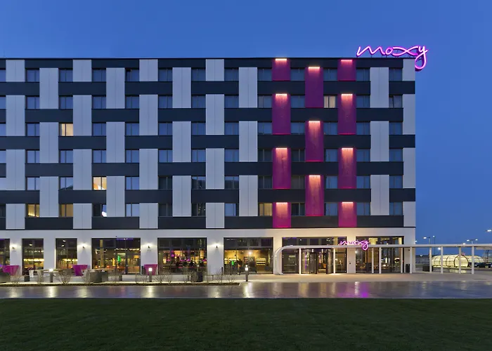Hotel Moxy Vienna Airport 3*
