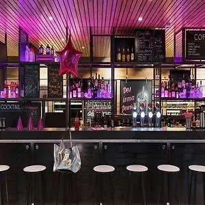 Moxy Vienna Airport Hotel