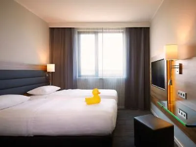 Moxy Airport Hotell 3*