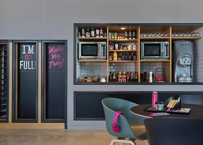 Hotel Moxy Vienna Airport 3*